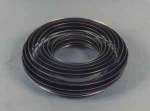 Martin Willing: Torus, radial, 1993, Federstahl (30 mm, L 22,6 m), zweiachsig gebogen, geschwei&szlig;t, vorgespannt, H 15 cm, � 51 cm